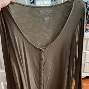 Green long sleeve tee